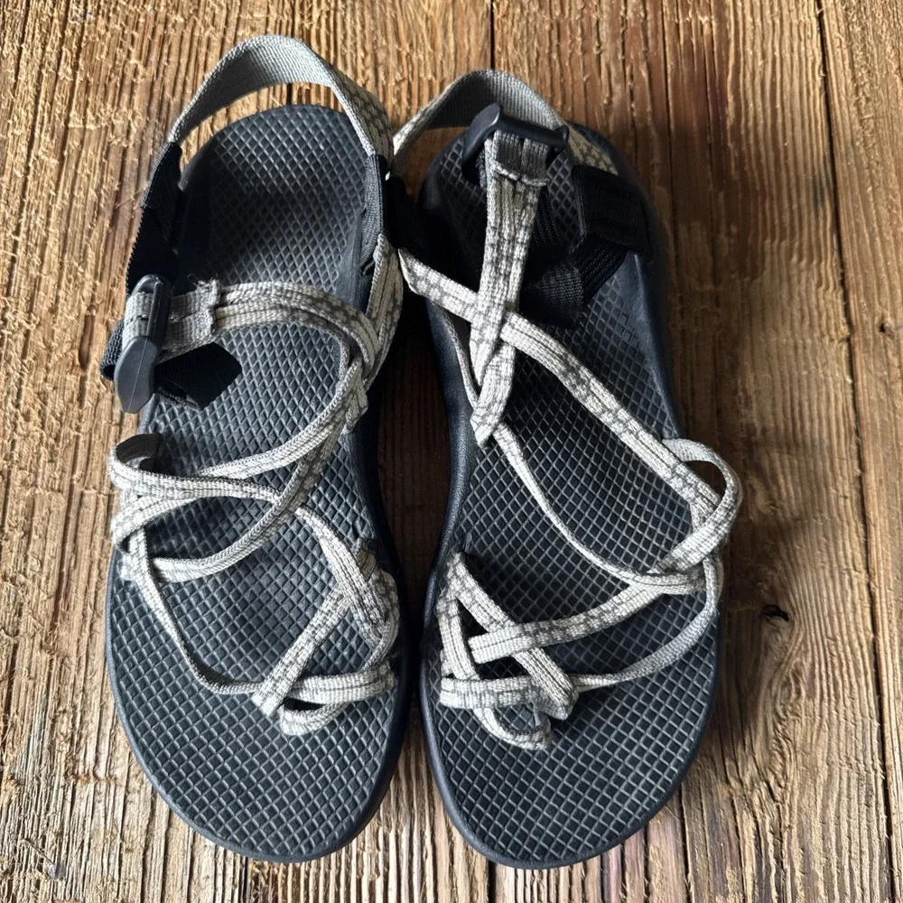 Chaco Womens ZX 2 Yampa Gray White Toe Loop Outdoor Sandals Size 9 Hiking Straps